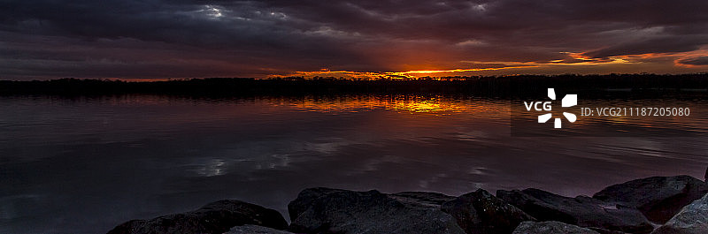 红色云彩图片素材