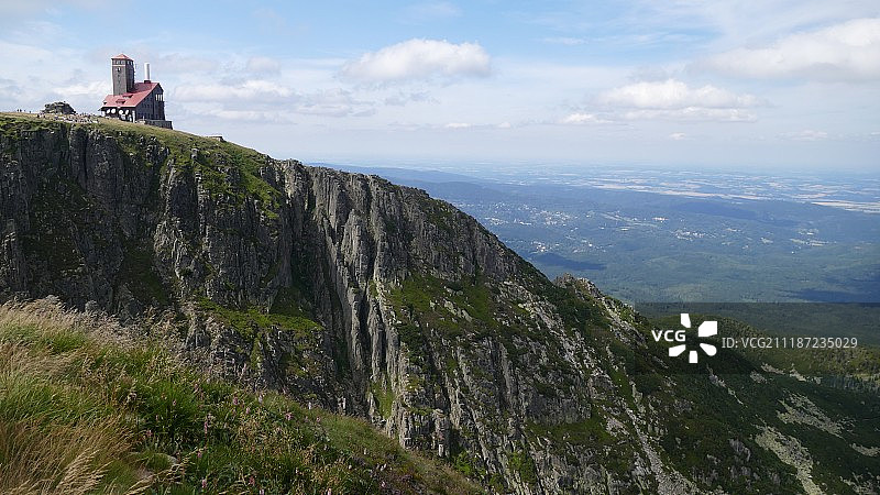 雪锅夏日山地风光图片素材