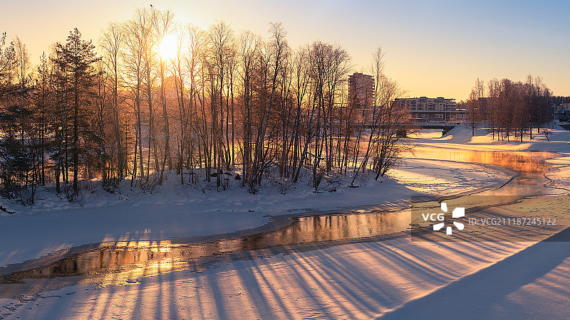 接近冰封的皮耶利斯约基河图片素材