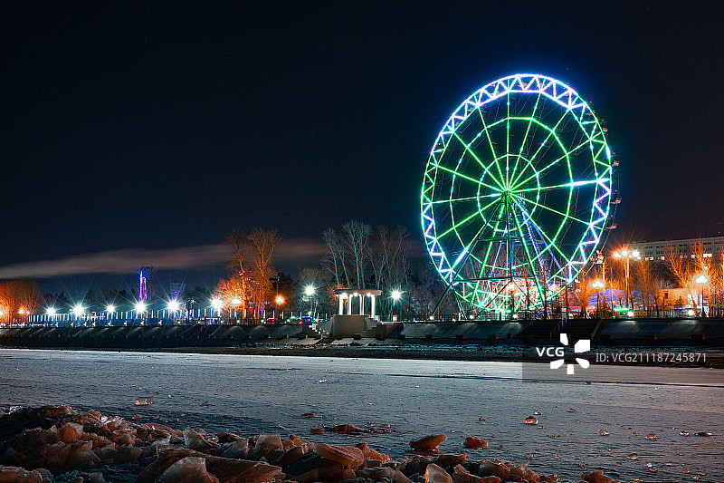 从阿穆尔河摩天轮看哈巴罗夫斯克市景图片素材