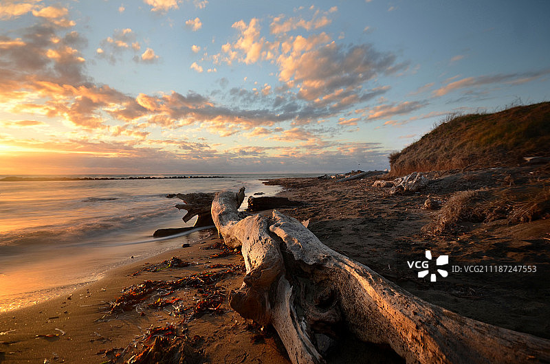 温暖的冬日黄昏图片素材