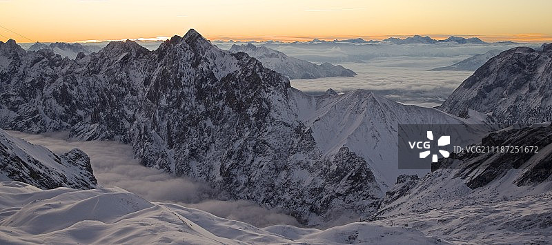 阿尔卑斯山的日出图片素材