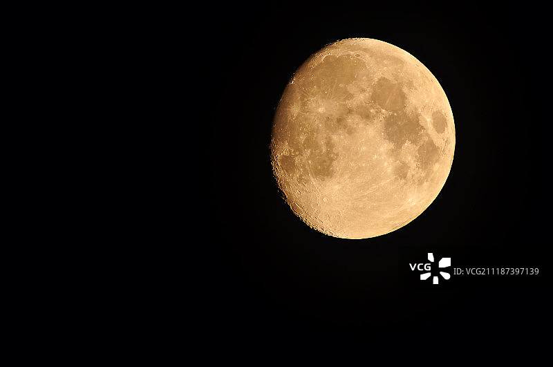 望远镜里超清晰的月亮图片素材