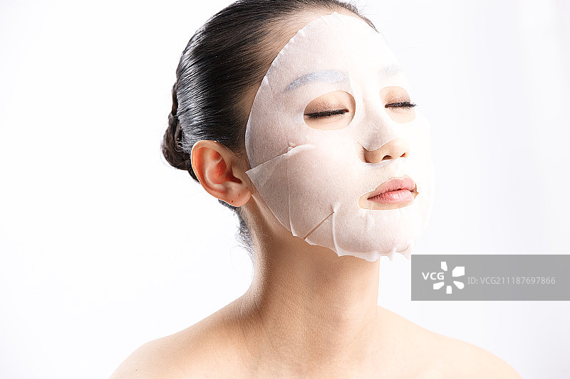 年轻女人化妆图片素材