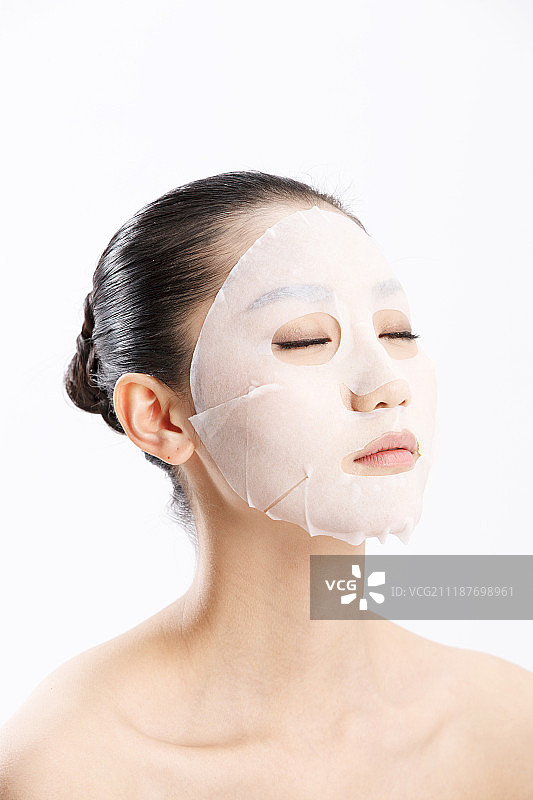 年轻女人化妆图片素材