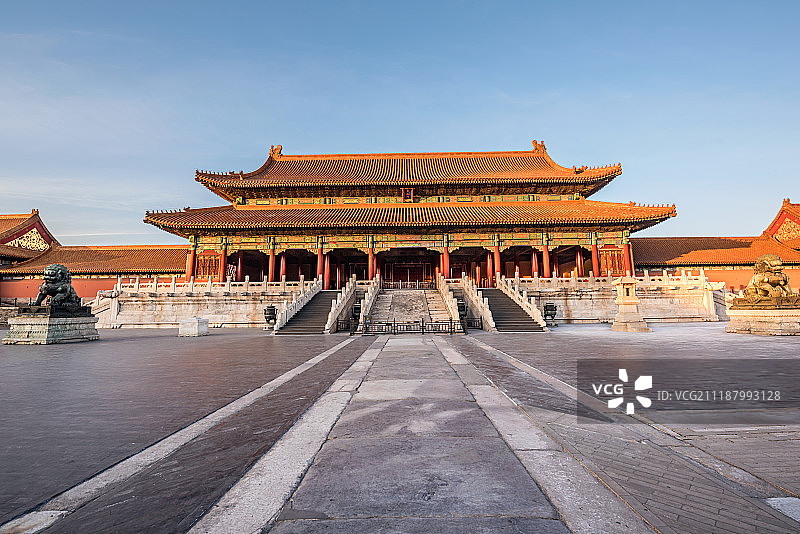 黄昏时分的故宫太和门图片素材