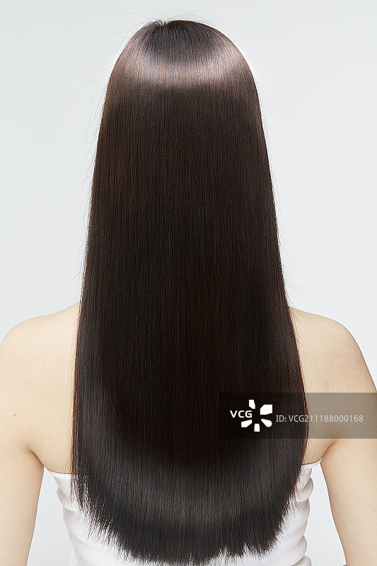 拥有一头秀发的日本青年模特图片素材