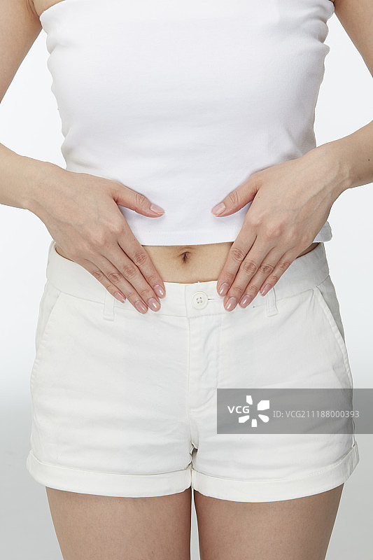 穿白色服装的日本模特图片素材