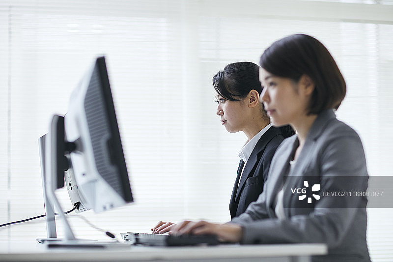 年轻的日本商人图片素材