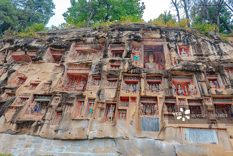 四川巴中南龛石窟群雕图片素材