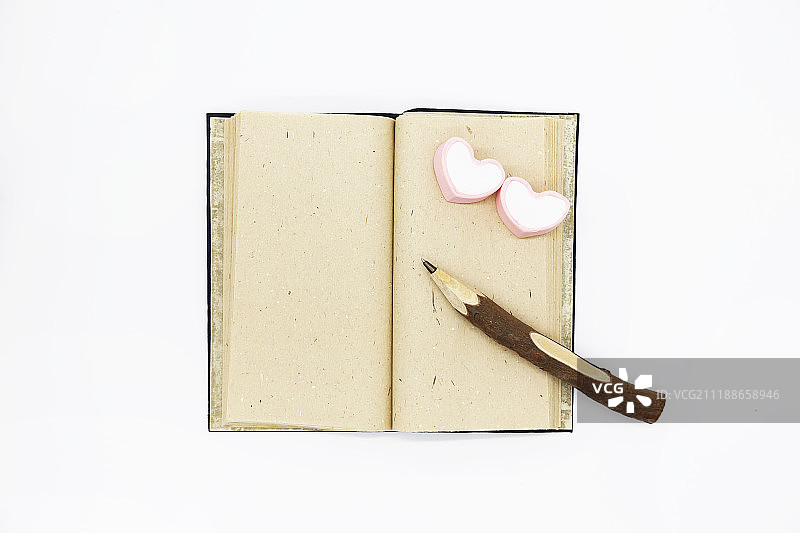 两颗心与记事本图片素材
