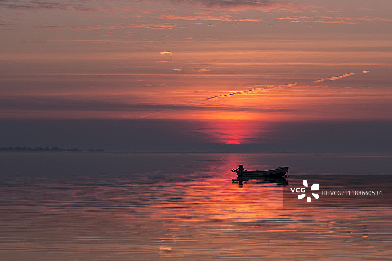 日落与小船图片素材