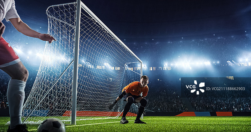 专业足球场上的足球比赛瞬间图片素材