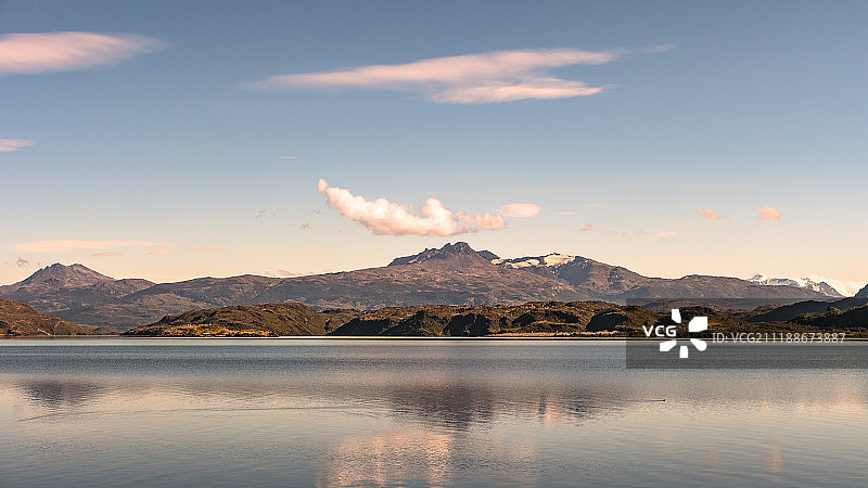 托雷德尔潘恩国家公园及其森林全景图图片素材
