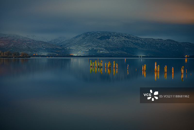 洛蒙德湖木桩图片素材