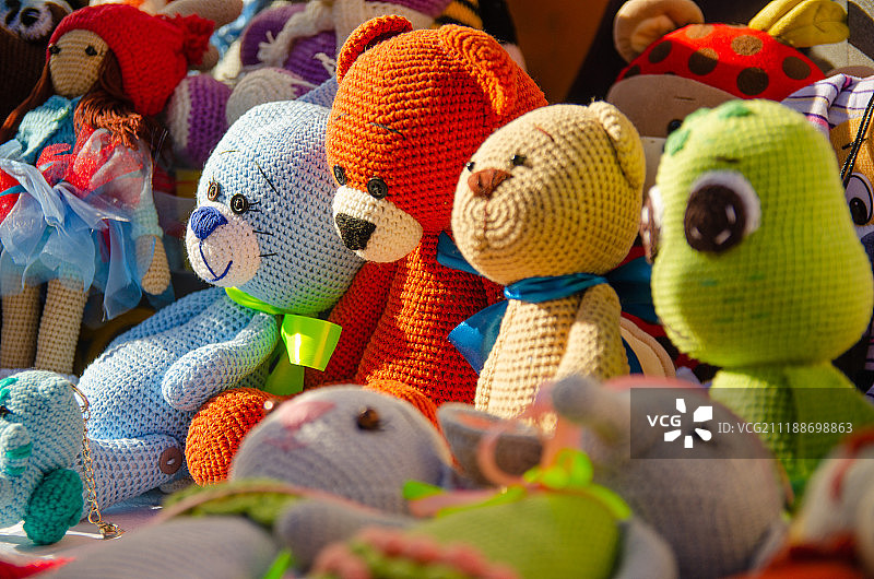 柔软针织玩具熊图片素材