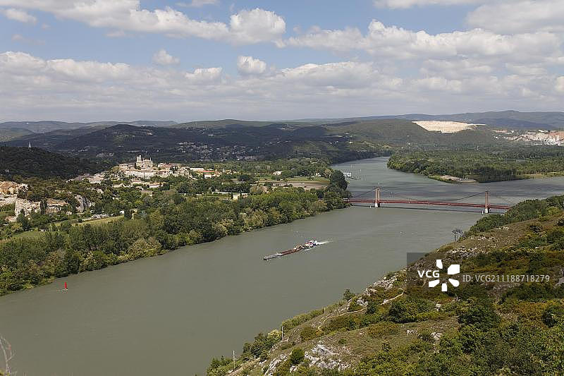 法国阿尔代什德龙省多泽尔罗纳河峡谷维维耶村图片素材