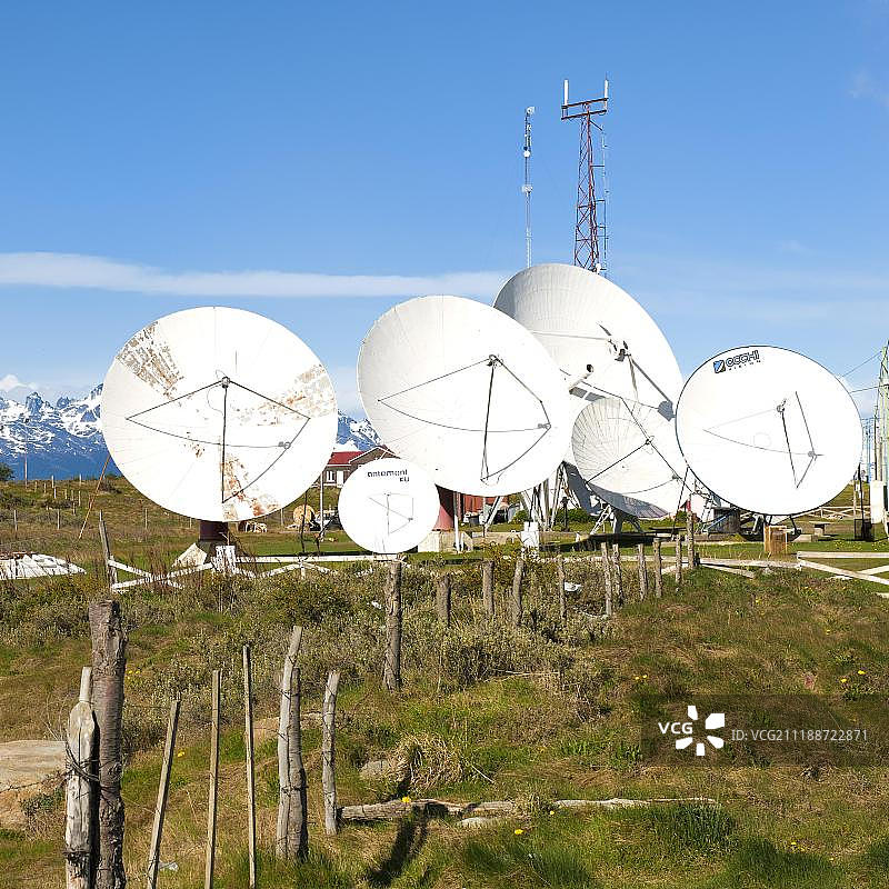 阿根廷火地岛乌斯怀亚的卫星天线图片素材