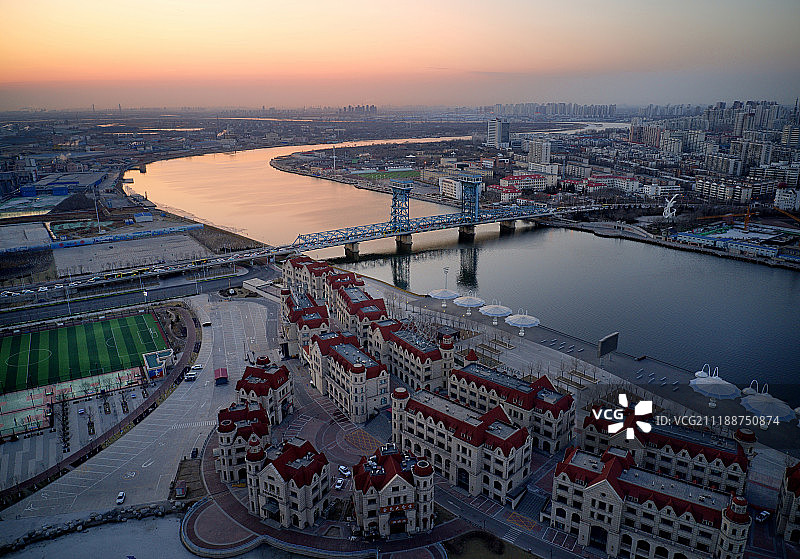 天津塘沽日落海门大桥图片素材