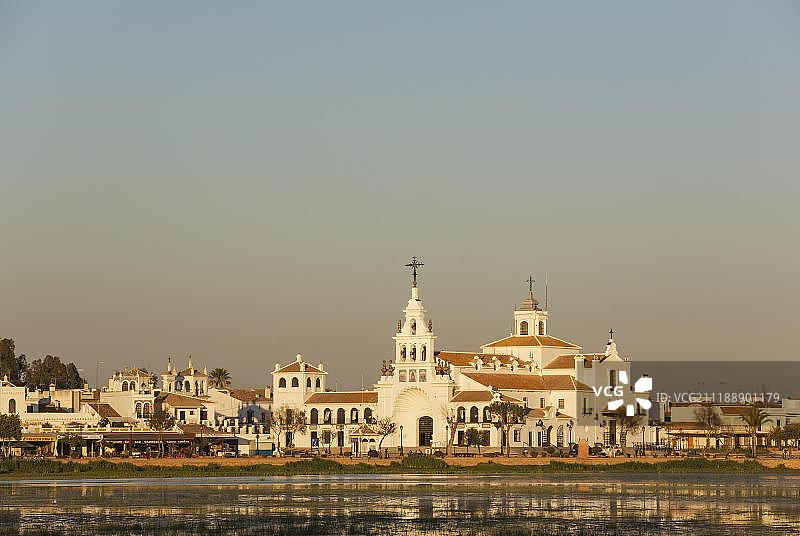 西班牙安达卢西亚多尼亚纳国家公园埃尔罗西奥村和埃尔罗西奥隐 Hermitage图片素材