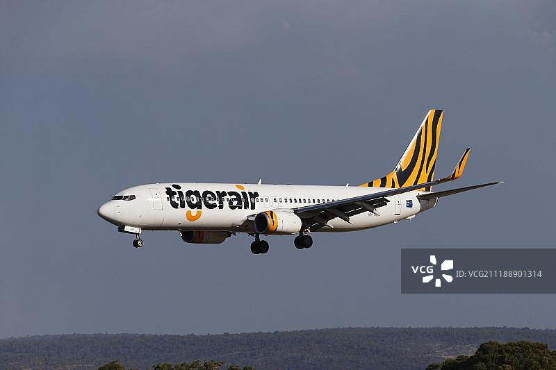 虎航波音737客机在珀斯降落图片素材