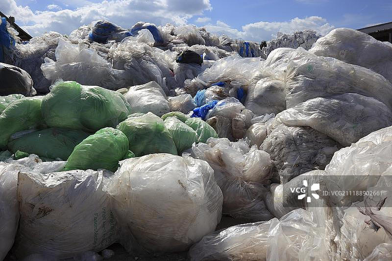 装有未分级塑料废物的袋子，德国，欧洲图片素材