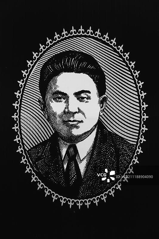 吉尔吉斯斯坦楚尔蓬阿塔鲁赫奥尔多文化中心名人墙：吉尔吉斯斯坦独立奠基人尤苏布·阿布德拉赫曼诺夫图片素材