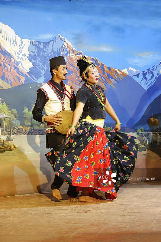 在尼泊尔加德满都表演的传统藏族舞蹈图片素材