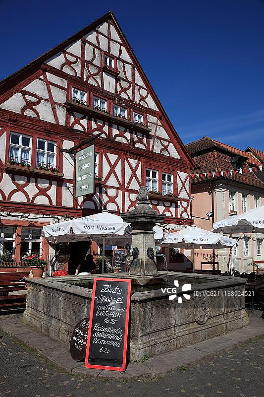 德国巴伐利亚州基青根区普里希森斯塔特卡尔广场的房屋建筑图片素材