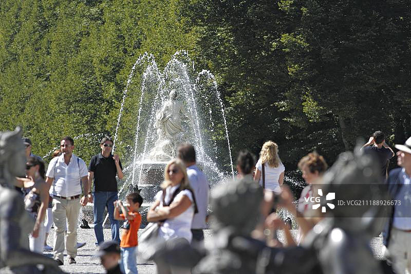 在德国基姆湖黑伦基姆see宫花园的游客图片素材