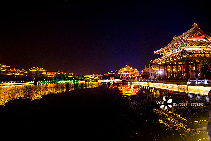 河南开封清明上河园夜晚风光图片素材