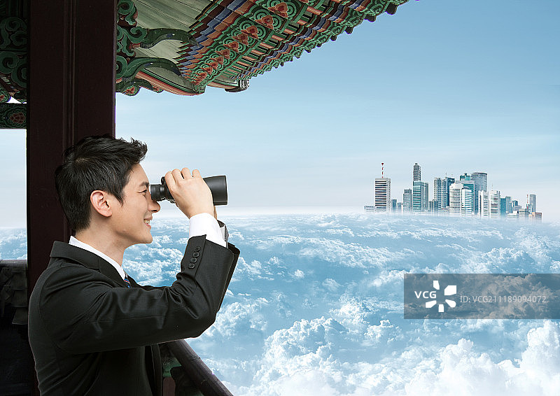 男子望向远方图片素材