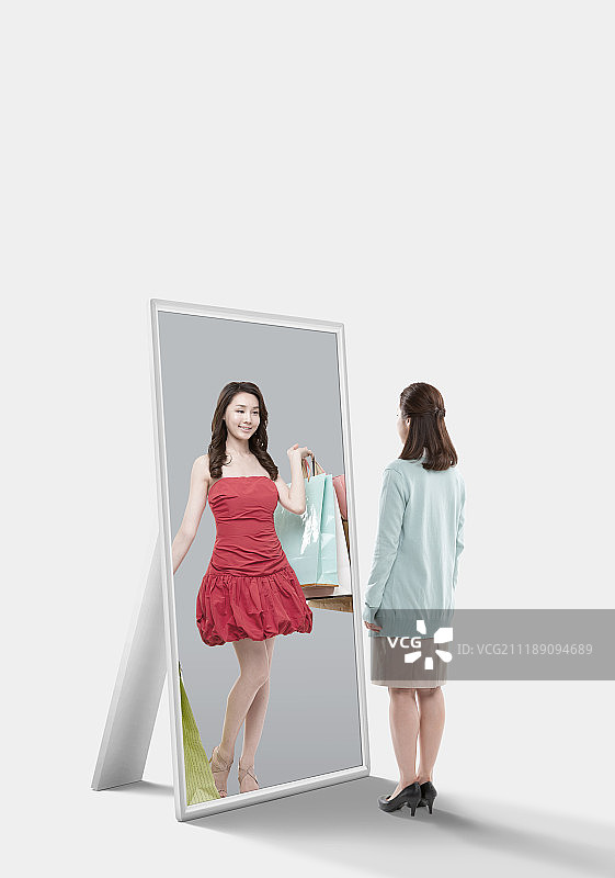 又一次照镜子图片素材