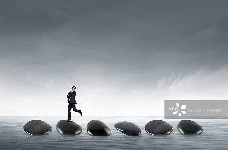 穿越大桥图片素材