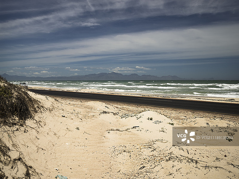 南非开普敦海边的沥青路图片素材