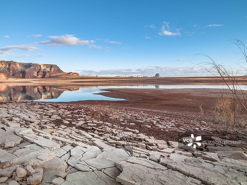 美国亚利桑那州的岩石和干旱景观图片素材