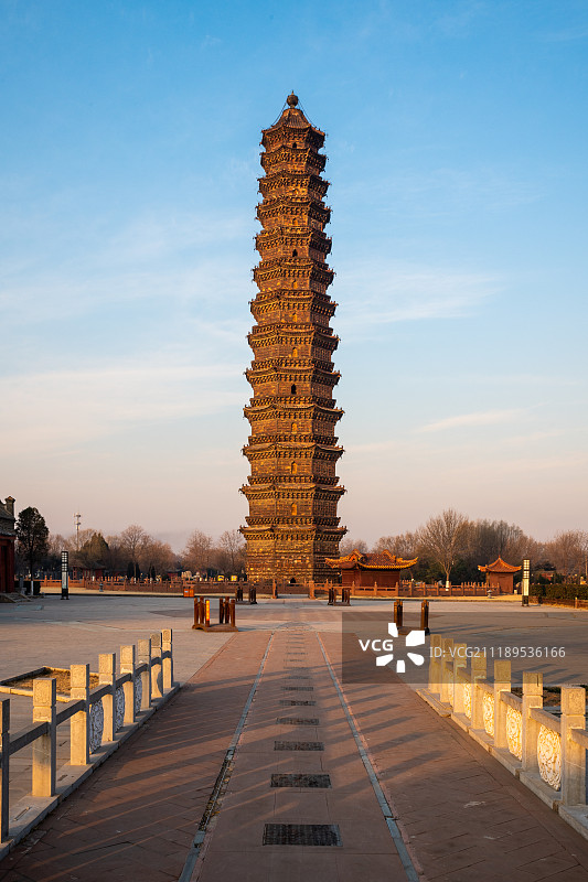开封铁塔公园图片素材