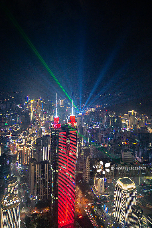 俯瞰深圳罗湖片区的地王大厦灯光秀图片素材