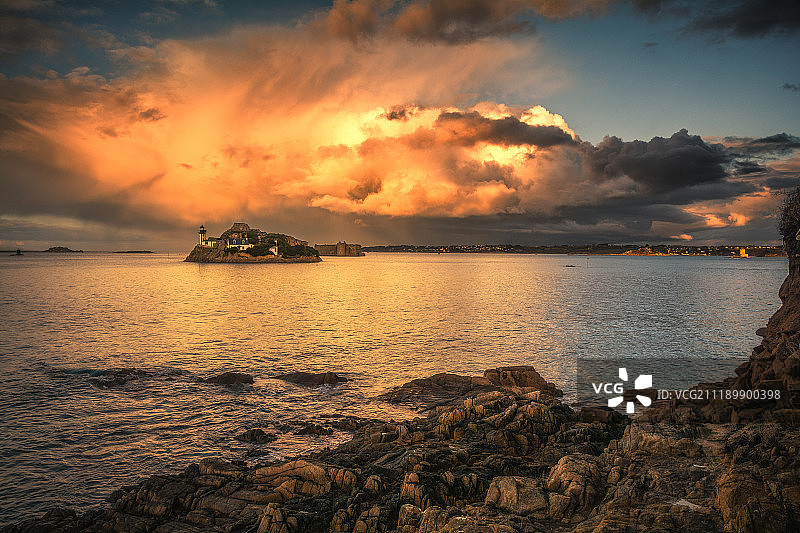 暴风雨日落图片素材