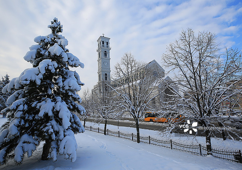 冬季的圣特蕾莎母亲主教座堂图片素材
