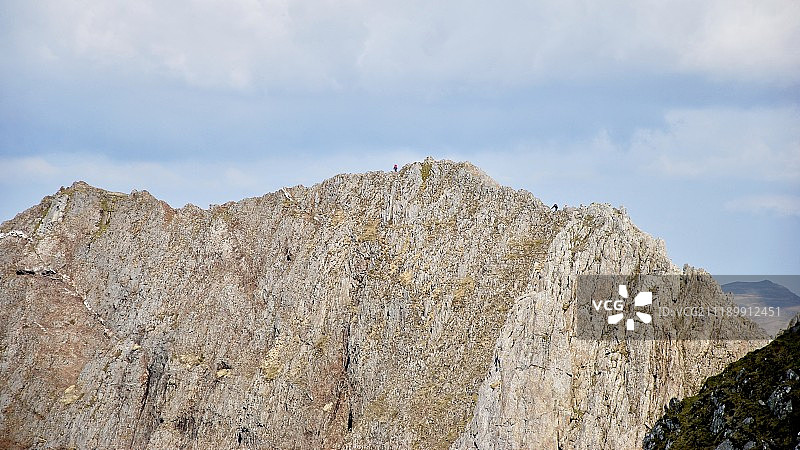 攀登山脊图片素材