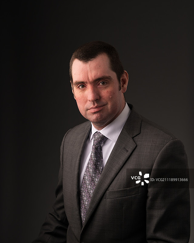 Adrian Linkedin头像图片素材