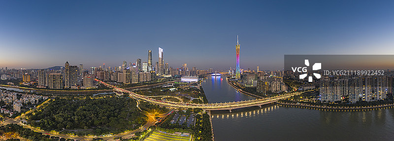 航拍广州塔珠江新城广州大桥夜景全景图图片素材