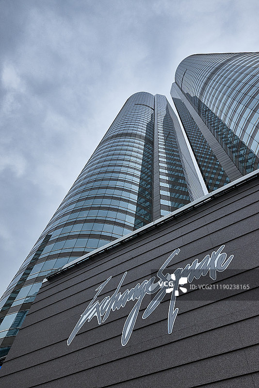 低视角看香港证交所大楼图片素材