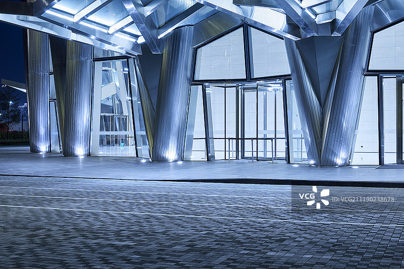 深圳CBD高级写字楼门前广场地面夜景图片素材