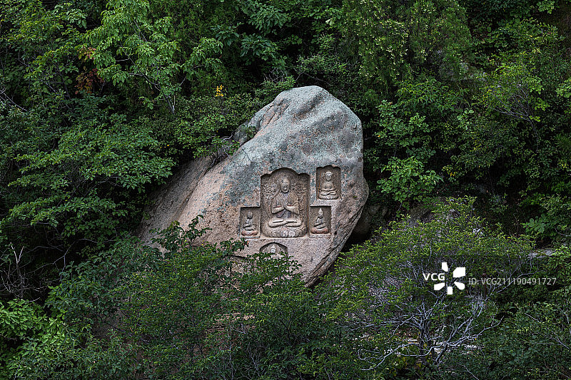 辽宁阜新摩崖造像石刻图片素材