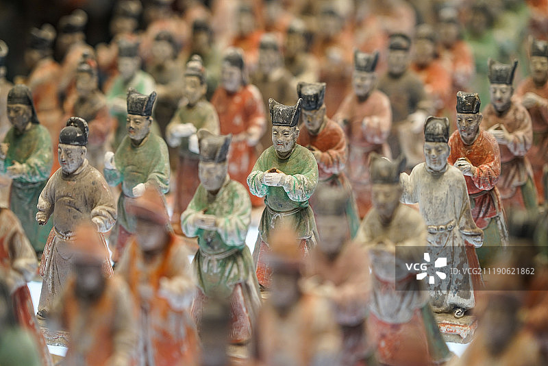 西安陕西历史博物馆彩绘仪仗俑群图片素材