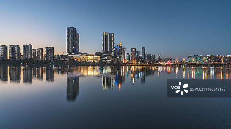 沈阳浑河城市夜景倒影图片素材