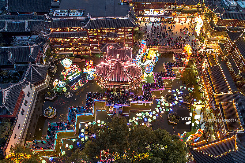 航拍上海豫园新春灯会图片素材