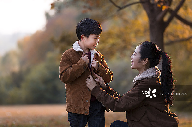 妈妈和儿子图片素材